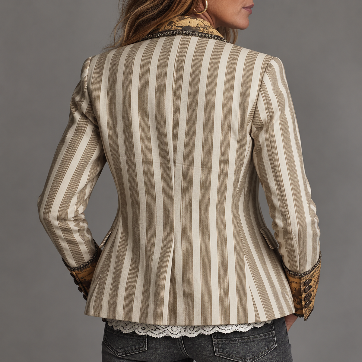 Sara - Blazer Bohemio a Rayas con Cuello Estampado