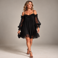 Victoria | Minivestido negro de muselina con hombros descubiertos y ribetes de encaje
